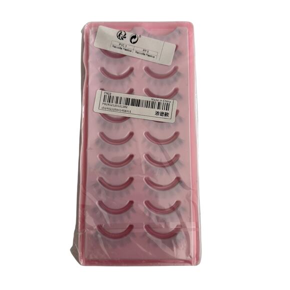 Pack of 10 Short Faux Eyelashes in Black - Picture 2 of 2